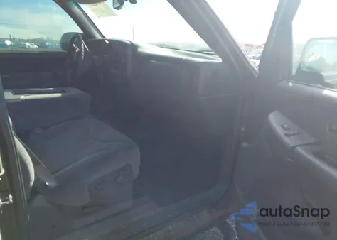 2001 GMC Sierra 1500 Sle z USA, uszkodzony, nr VIN 2GTEK19TX11293351